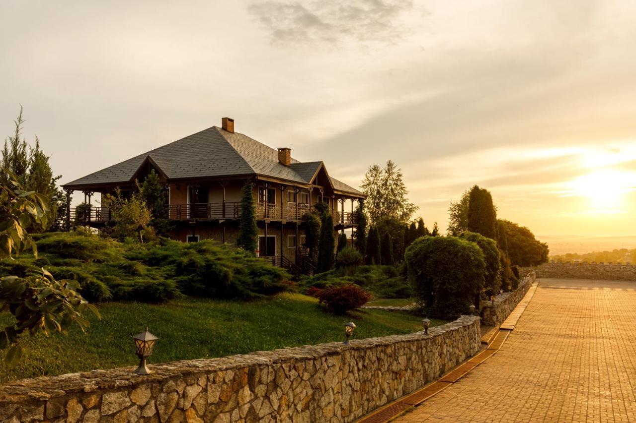 Chateau Vartely Hotel Orhei Exterior photo