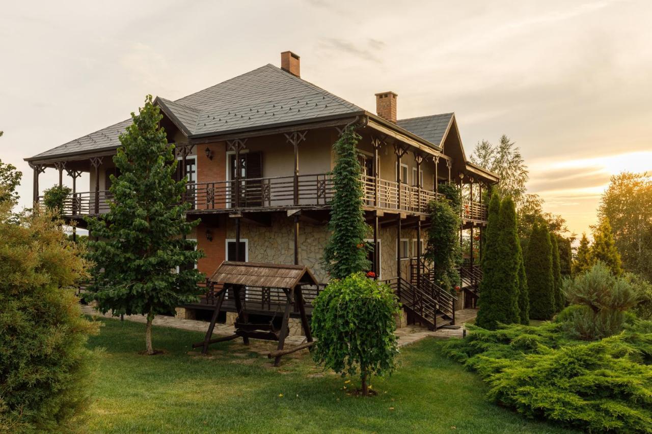 Chateau Vartely Hotel Orhei Exterior photo